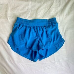 lululemon hotty hot shorts 2.5”